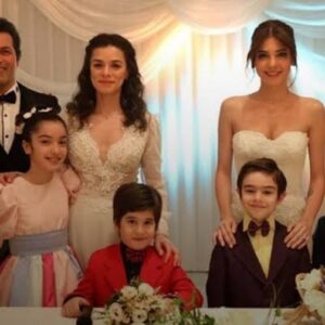 Bahar vestida de noiva em sua cerimônia com Arif no último capítulo de Força de Mulher”