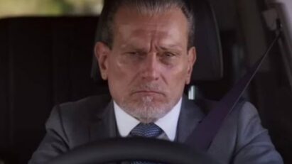 Luís dirigindo antes do acidente em As Filhas da Senhora Garcia.