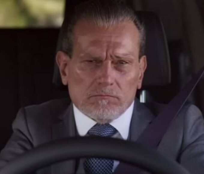 Luís dirigindo antes do acidente em As Filhas da Senhora Garcia.