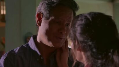 Valéria tem alucinação com o pai e desmaia sozinha em casa