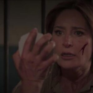 Paula (Geraldine Bazán) atrás das grades no final de As Filhas da Senhora Garcia