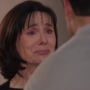 Rosa revela a Nicolás que é sua verdadeira mãe em cena emocionante da novela