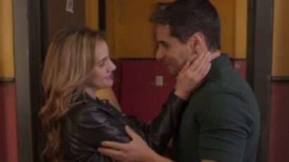 Mar e Ruan fugindo de carro em As Filhas da Senhora Garcia.