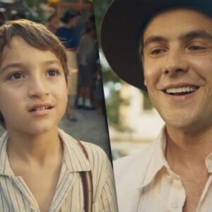 Candinho emocionado ao reencontrar Samir em cena da novela Êta Mundo Melhor!