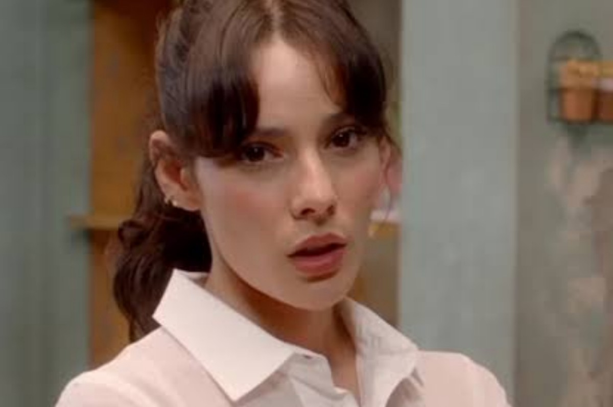 Valéria confronta Artur após descobrir que ele comprou sua antiga casa como presente na novela As Filhas da Senhora Garcia.