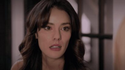 Valéria chorando após conversa com Arturo na novela As Filhas da Senhora Garcia