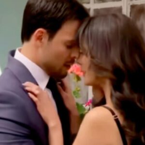 "Valéria e Nicolas se beijam no final alternativo de As Filhas da Senhora Garcia, com lágrimas nos olhos e emoção à flor da pele."