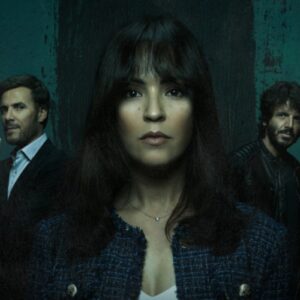 Verónica Sánchez como Ángela em cena tensa da minissérie espanhola de suspense psicológico.