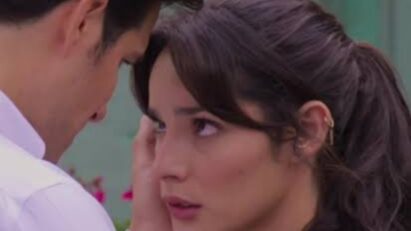 Arthur e Valéria discutindo em As Filhas da Senhora Garcia