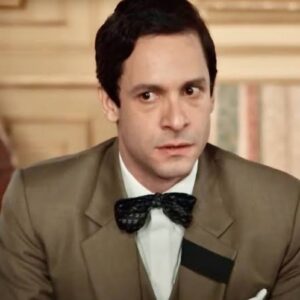 Candinho entrega a Celso o desenho da marca de nascença do filho, sem saber que o vilão vai sabotá-lo.