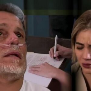 Cena de Mar assinando o divórcio em As Filhas da Senhora Garcia.