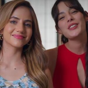 Mar emocionada em cena da novela As Filhas da Senhora Garcia no SBT.