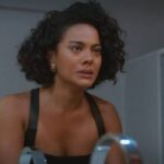 Maria de Fátima é confrontada por Celina e obrigada a deixar a mansão sem joias ou roupas de luxo em Vale Tudo.