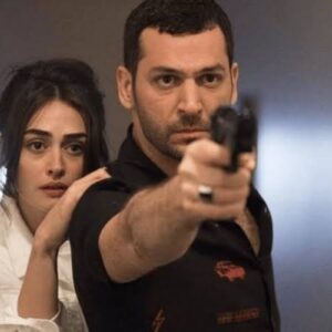 Novela turca Ramo: Entre o Amor e o Poder, com os personagens Ramo e Síbel em destaque.