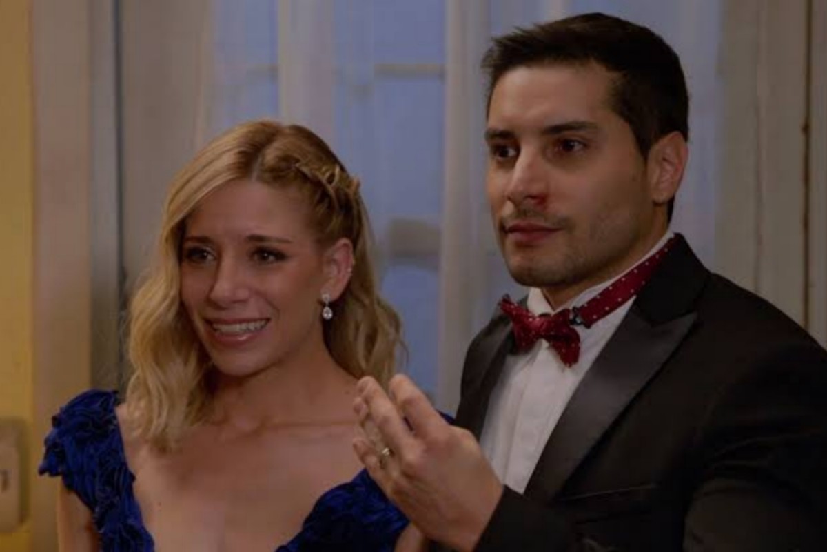 Camila anuncia seu casamento durante a festa do pai