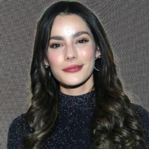 Valéria deixa o passado pra trás e explode na mídia como modelo top