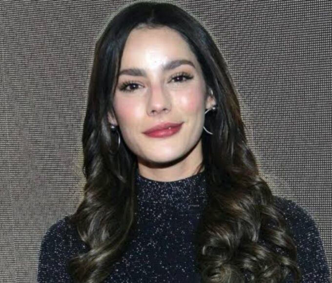 Valéria deixa o passado pra trás e explode na mídia como modelo top