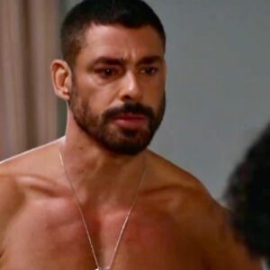 César (Cauã Reymond) vira suspeito da morte de Odete Roitman em Vale Tudo