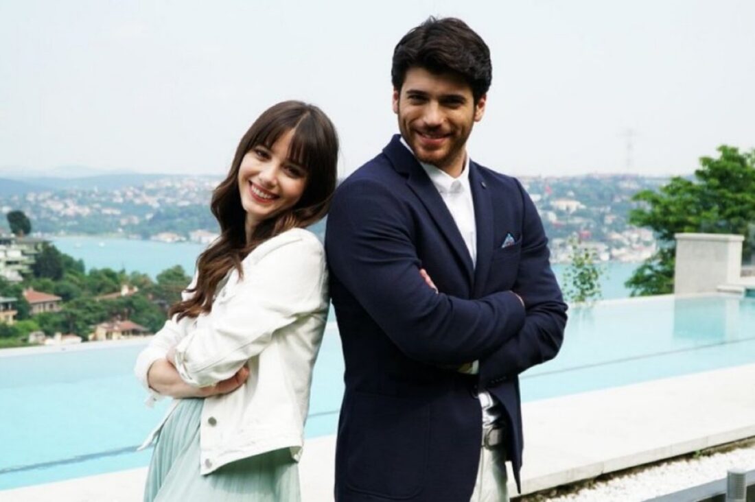 Can Yaman e Özge Gürel em cena romântica de Dolunay
