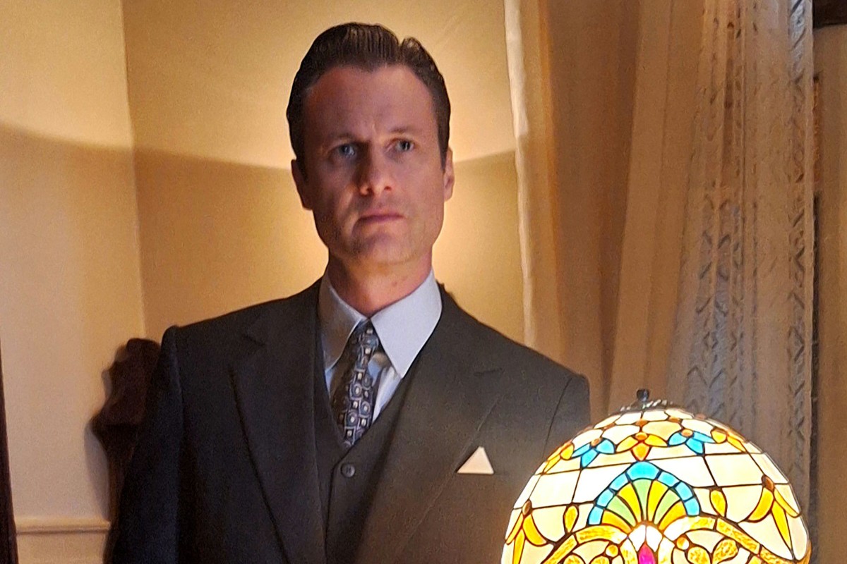 Marcelo Argenta caracterizado como o médico Lauro em Êta Mundo Melhor