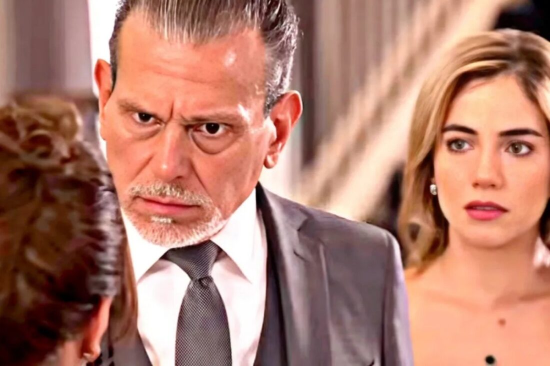 Ofélia sendo expulsa da mansão por Luís após ser desmascarada