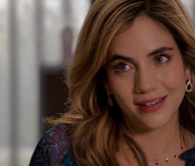 "Ela Velden interpreta Mar na novela mexicana exibida pelo SBT"