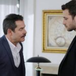 Cenk sendo expulso por Agah na mansão.