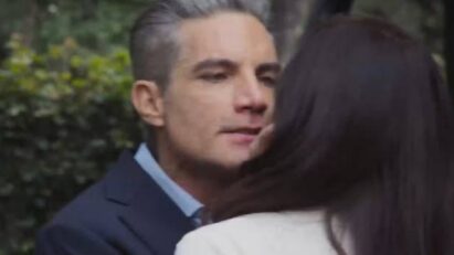 Imagem de Beatriz caída no chão após briga com Sérgio na novela A.Mar