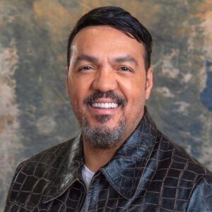 Misael promete vingança após a morte de Isaura em cena emocionante da novela Três Graças da TV Globo.