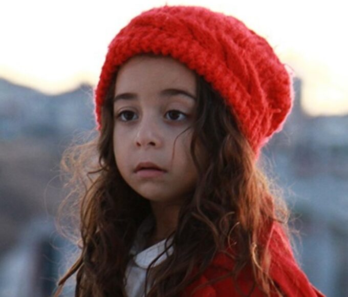 Beren Gökyıldız interpreta Melek na novela Mãe, nova produção da RECORD.