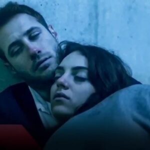 Cenk e Cemre presos na casa de gelo em cena emocionante de Cruel Istambul na Band.