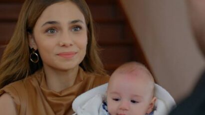 Cena emocionante de Cenk segurando o bebê em Cruel Istambul na Band.