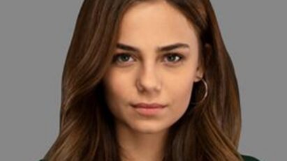 Cena intensa entre Seher e Ceren em Cruel Istambul, novela turca exibida pela Band.