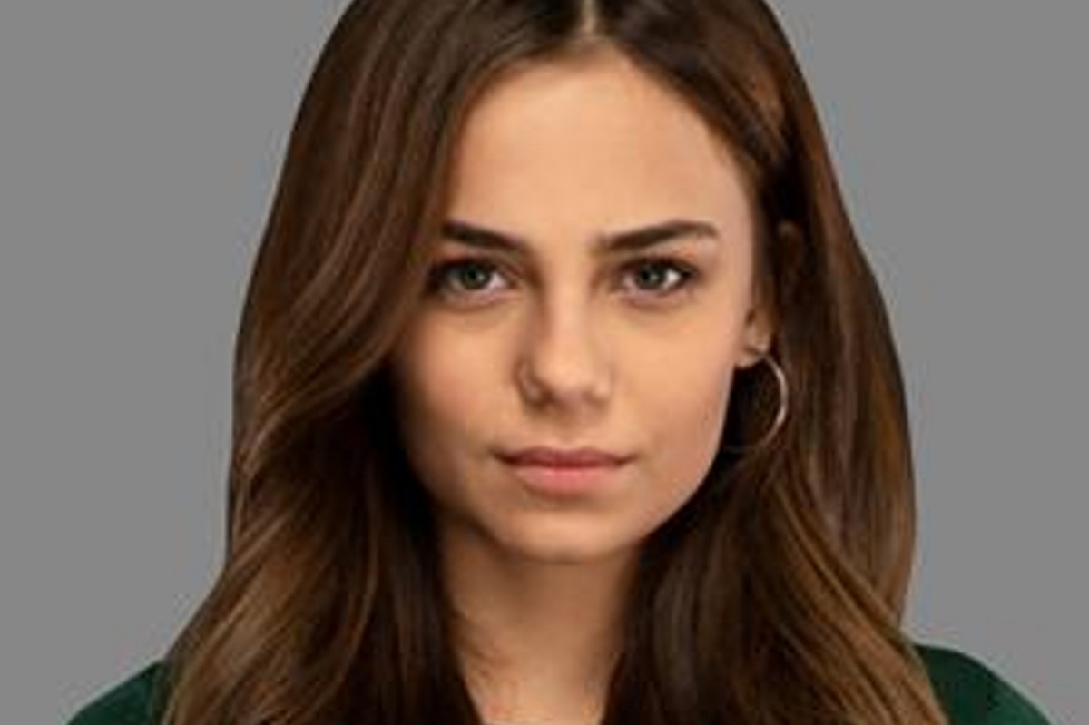 Cena intensa entre Seher e Ceren em Cruel Istambul, novela turca exibida pela Band.