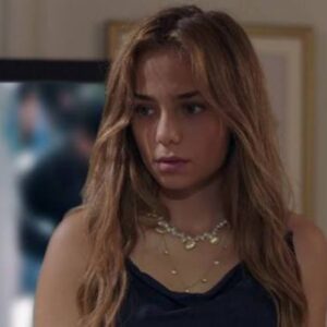 Ceren furiosa em cena de Cruel Istambul na Band.