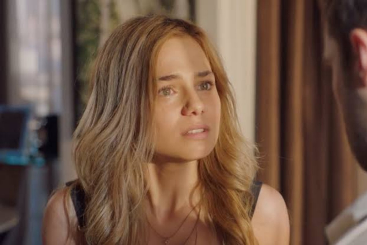 Ceren surta diante de Nedim em cena dramática de Cruel Istambul.