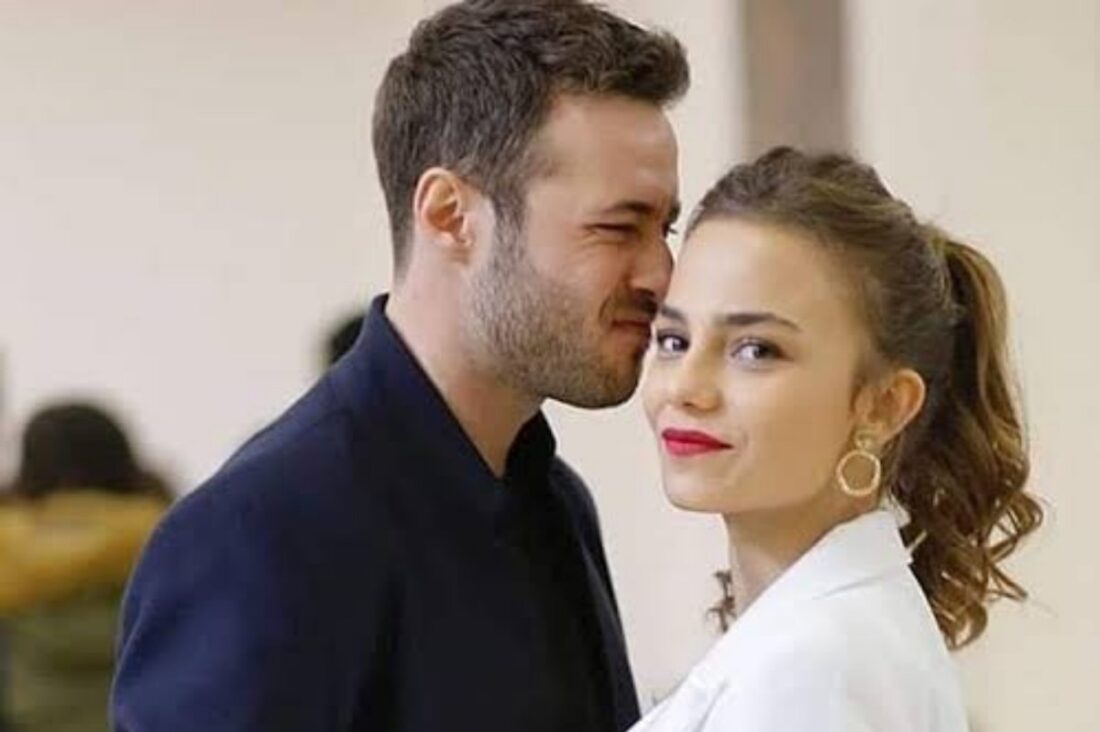 Ceren e Cenk em Cruel Istambul exibida pela Band