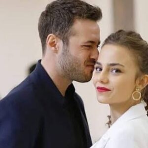 Ceren e Cenk em Cruel Istambul exibida pela Band