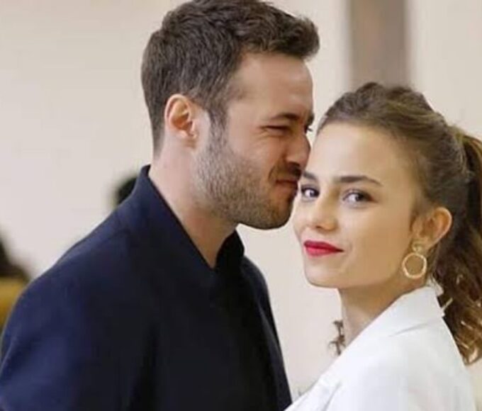 Ceren e Cenk em Cruel Istambul exibida pela Band