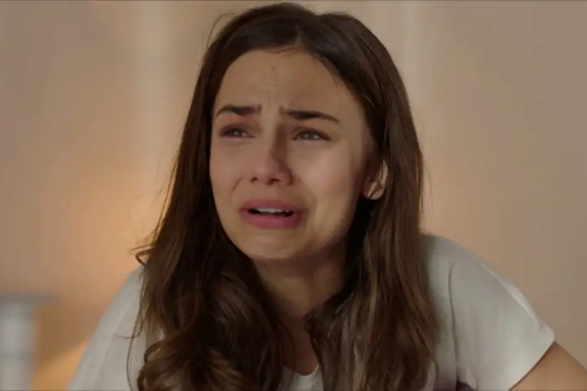 “Ceren e Nedim em cena tensa de Cruel Istambul, novela turca exibida pela Band