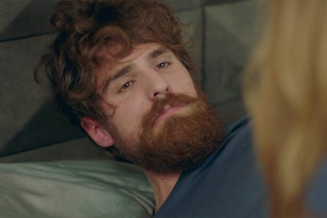 Ceren encara Nedim em cena tensa de Cruel Istambul