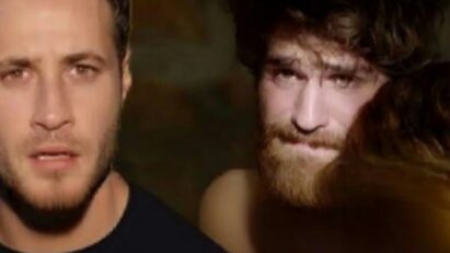 Cemre e Nedim fogem de carro, olhando assustados, em cena tensa da novela Cruel Istambul exibida pela Band.