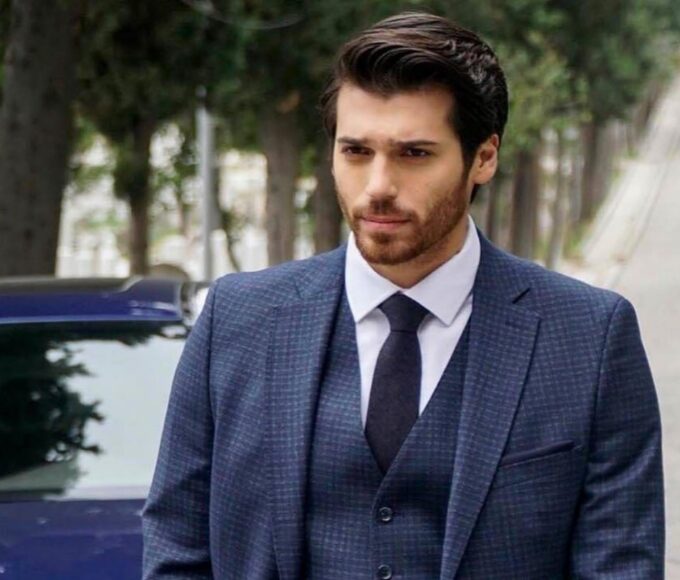 Ferit encara ex-funcionário em cena tensa de “Dolunay”