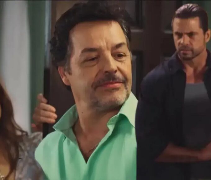 Gabriel com expressão de choque enquanto Vitor revela segredo sobre seu filho em cena de Amar, novela do SBT.”