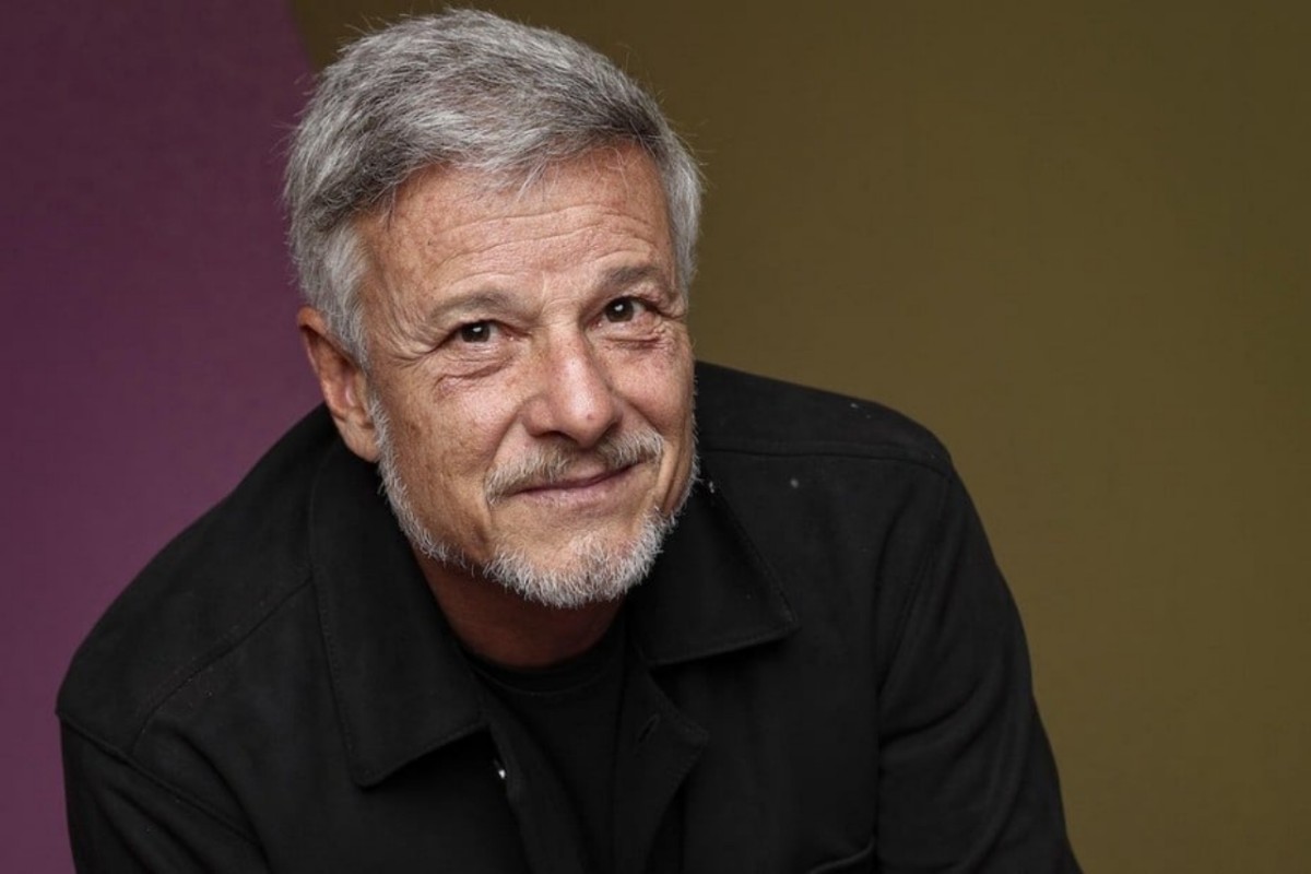 Jaques sorri de forma dissimulada em cena de Dona de Mim, revelando seu plano contra Filipa e Sofia na novela das sete da Globo.