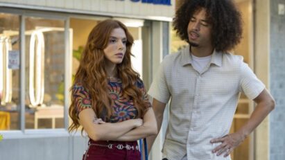 Ryan (L7nnon) e Kami (Giovanna Lancellotti) trocam olhares em cena emocionante de Dona de Mim, novela das sete da Globo.