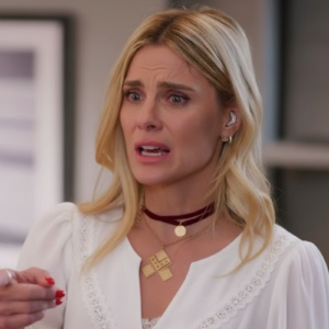 Leila (Carolina Dieckmann) desesperada após o assassinato de Odete Roitman em Vale Tudo.