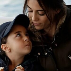 “Mãe”, exibida pela Record TV, em cena emocionante de reencontro entre mãe e filha.