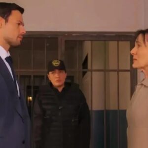 Momento de reconciliação entre mãe e filho na novela As Filhas da Senhora Garcia