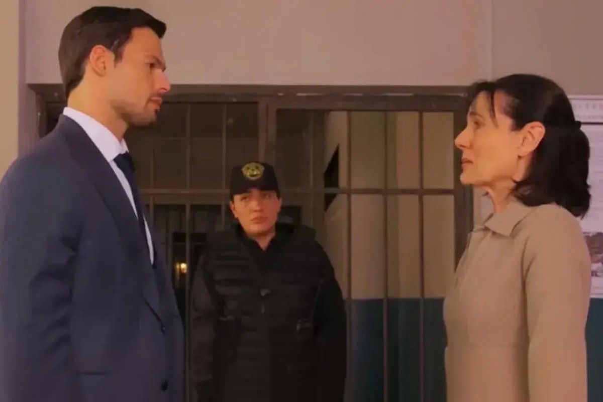 Momento de reconciliação entre mãe e filho na novela As Filhas da Senhora Garcia